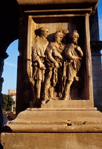 Foglyok Septimius Severus diadalívének oszlopalapjáról, amelyet i.sz. 203-ban szenteltek fel (márvány)
